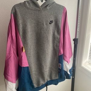 Nike Hoodie Sportswear UNISEX SIZE LARGE BARELY WORN